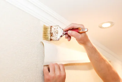 Pose de papier peint à Ménil-Gondouin — revêtements muraux et toiles de verre